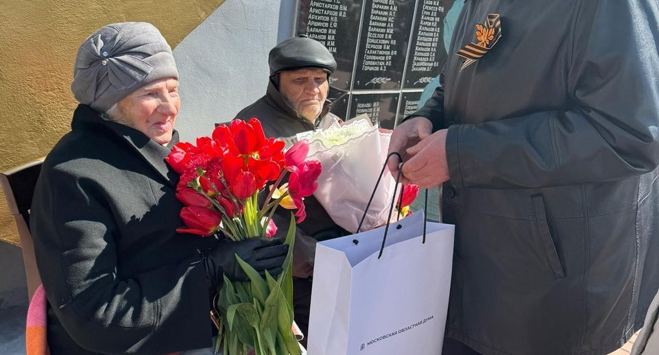 Депутат Мособлдумы Барсуков поздравил ветерана и труженицу тыла с Днем Победы