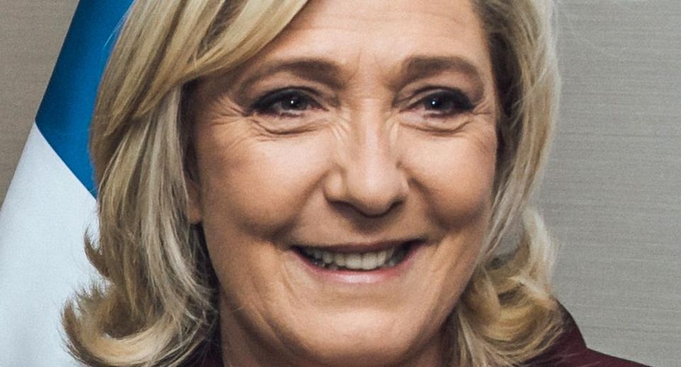 BFMTV: Ле Пен подозревают в незаконном финансировании кампании 2022 года