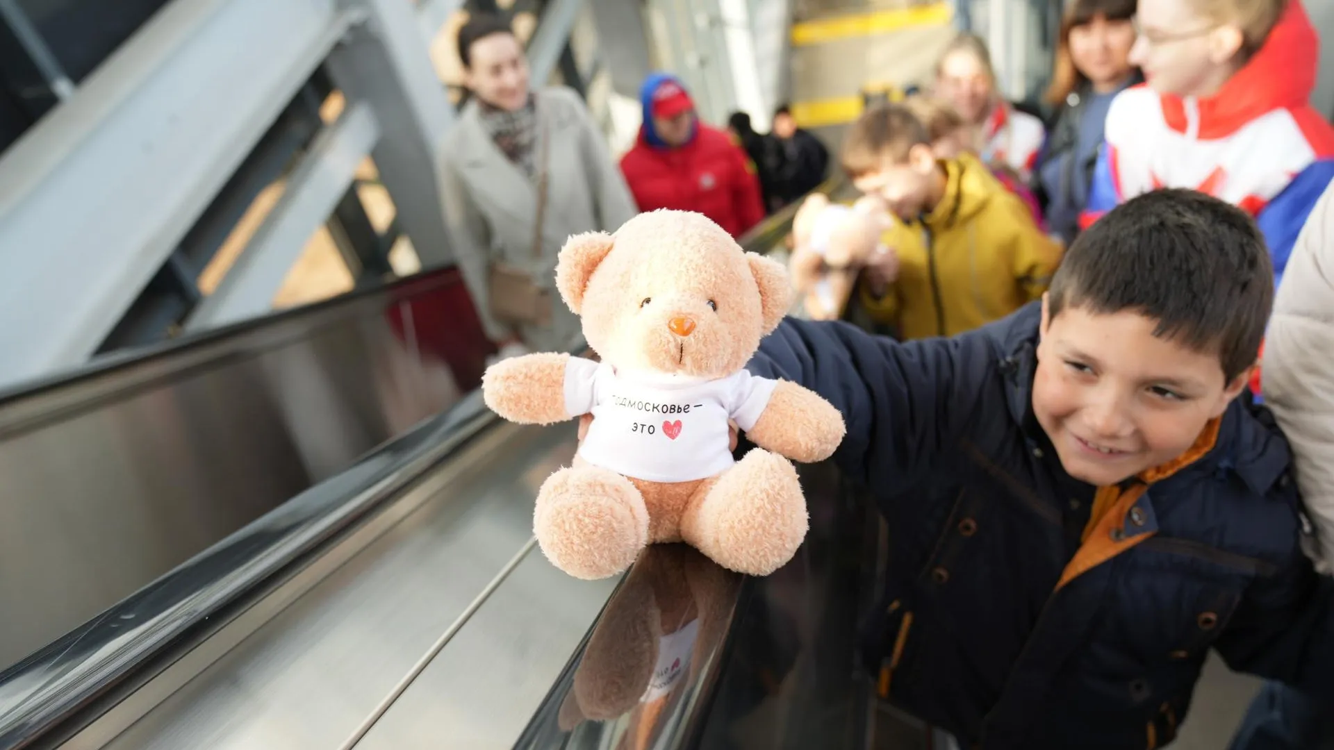 В Подмосковье дети‑сироты смогут пользоваться соцкартами для бесплатного проезда