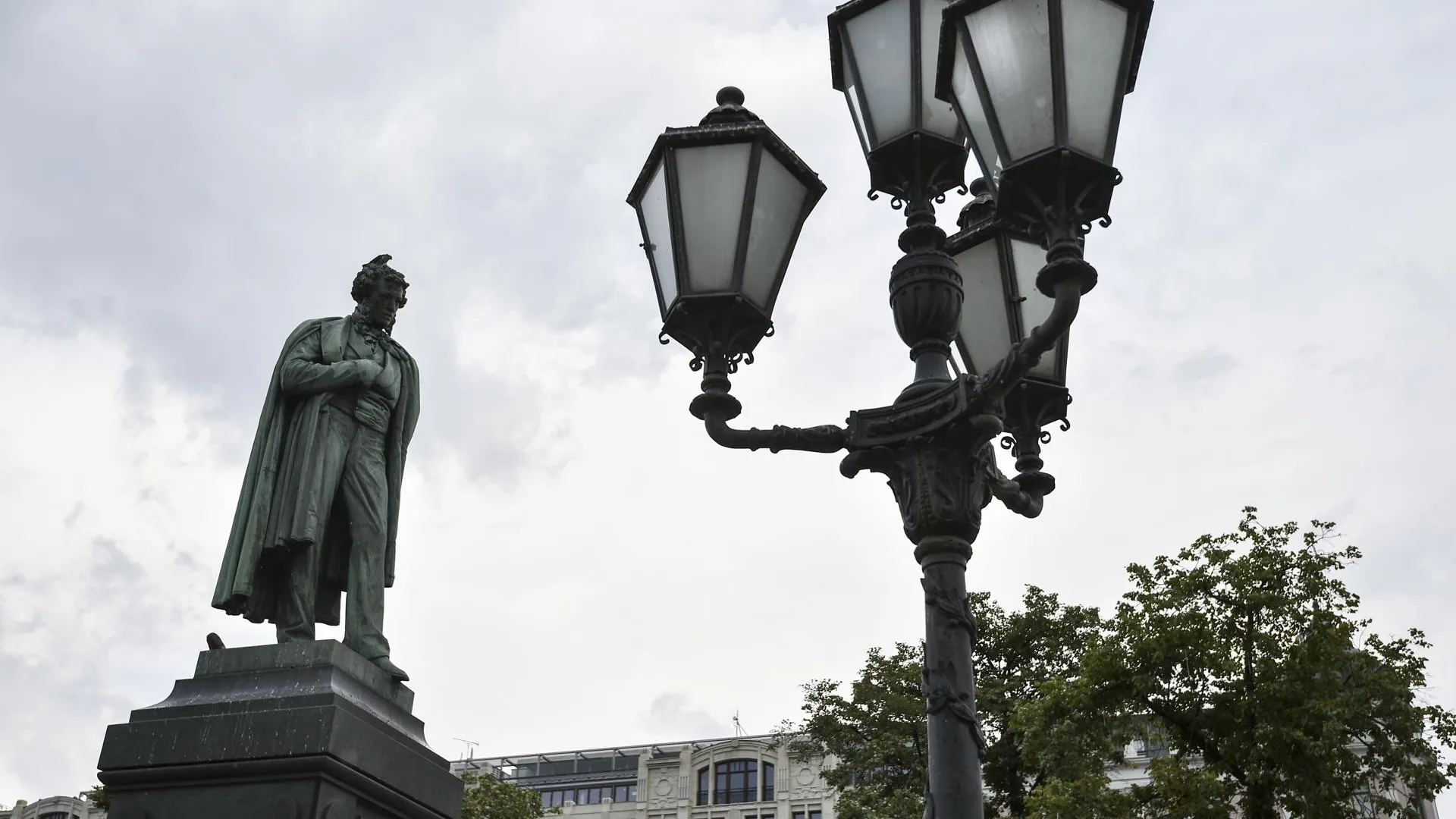 Москвичам предлагают проголосовать за любимые памятники и скульптуры