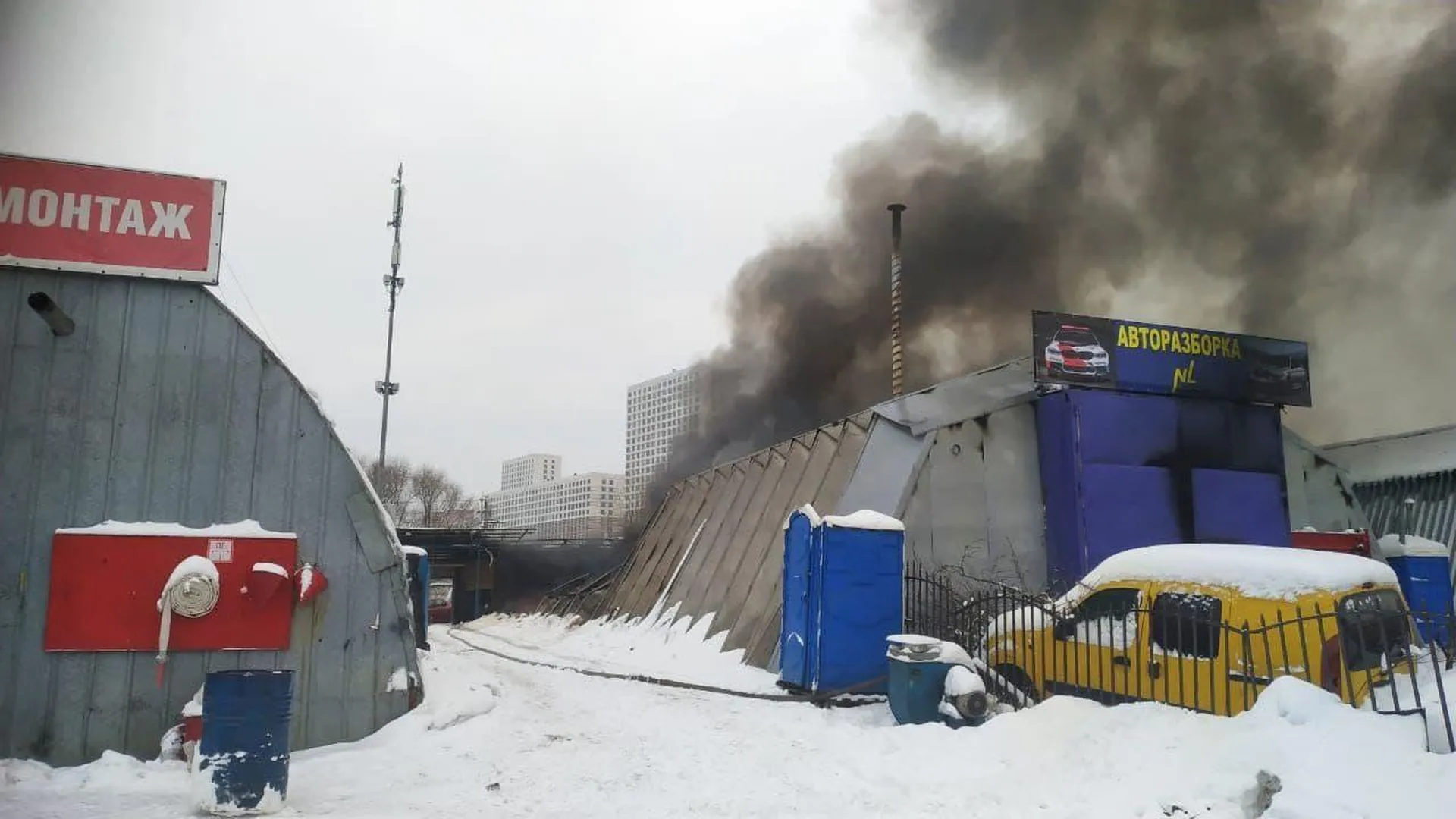 Открытое горение ликвидировали в хозпостройке в Одинцове
