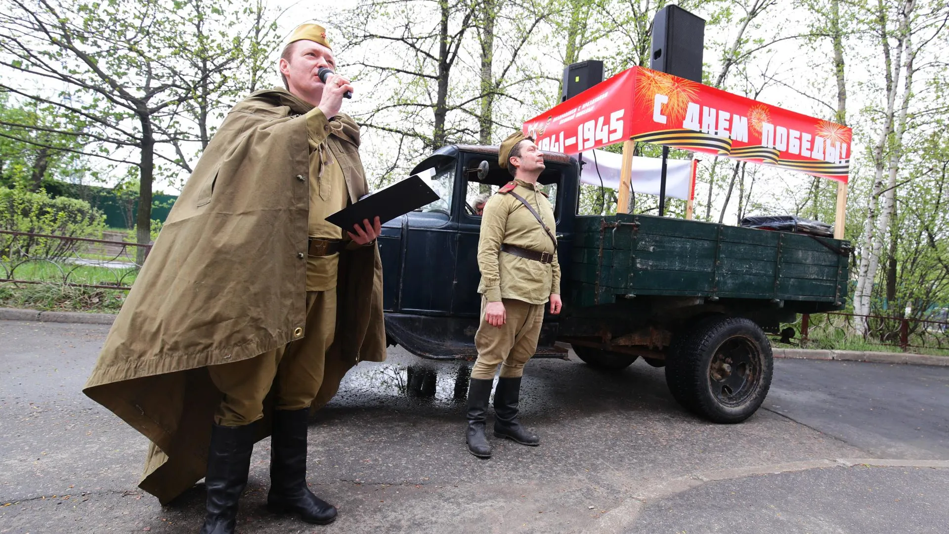 Реутов отметил День Победы выставкой военной техники и оркестрами под окнами ветеранов