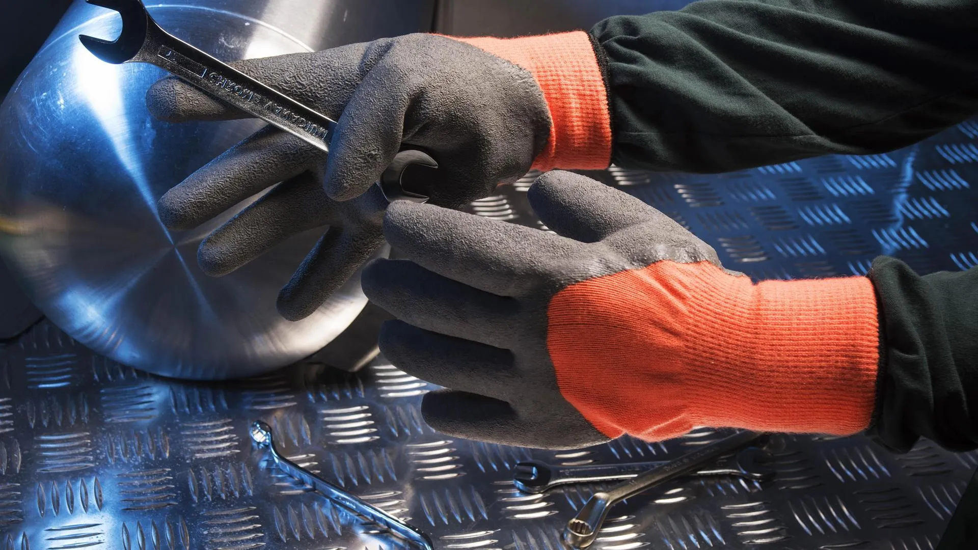 Цех пошива рабочих латексных перчаток построят в Подмосковье