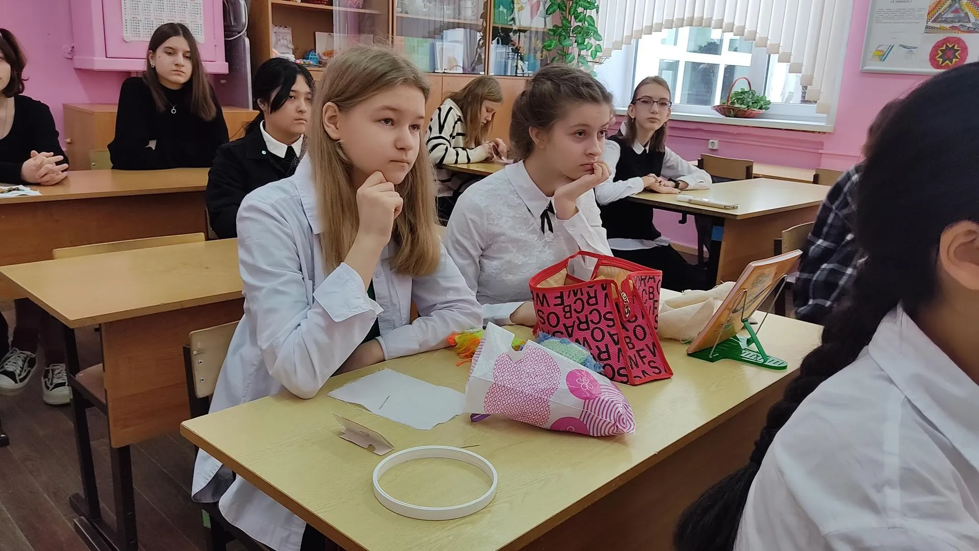 Школьница из Лобни победила во Всероссийском творческом конкурсе с ажурной салфеткой