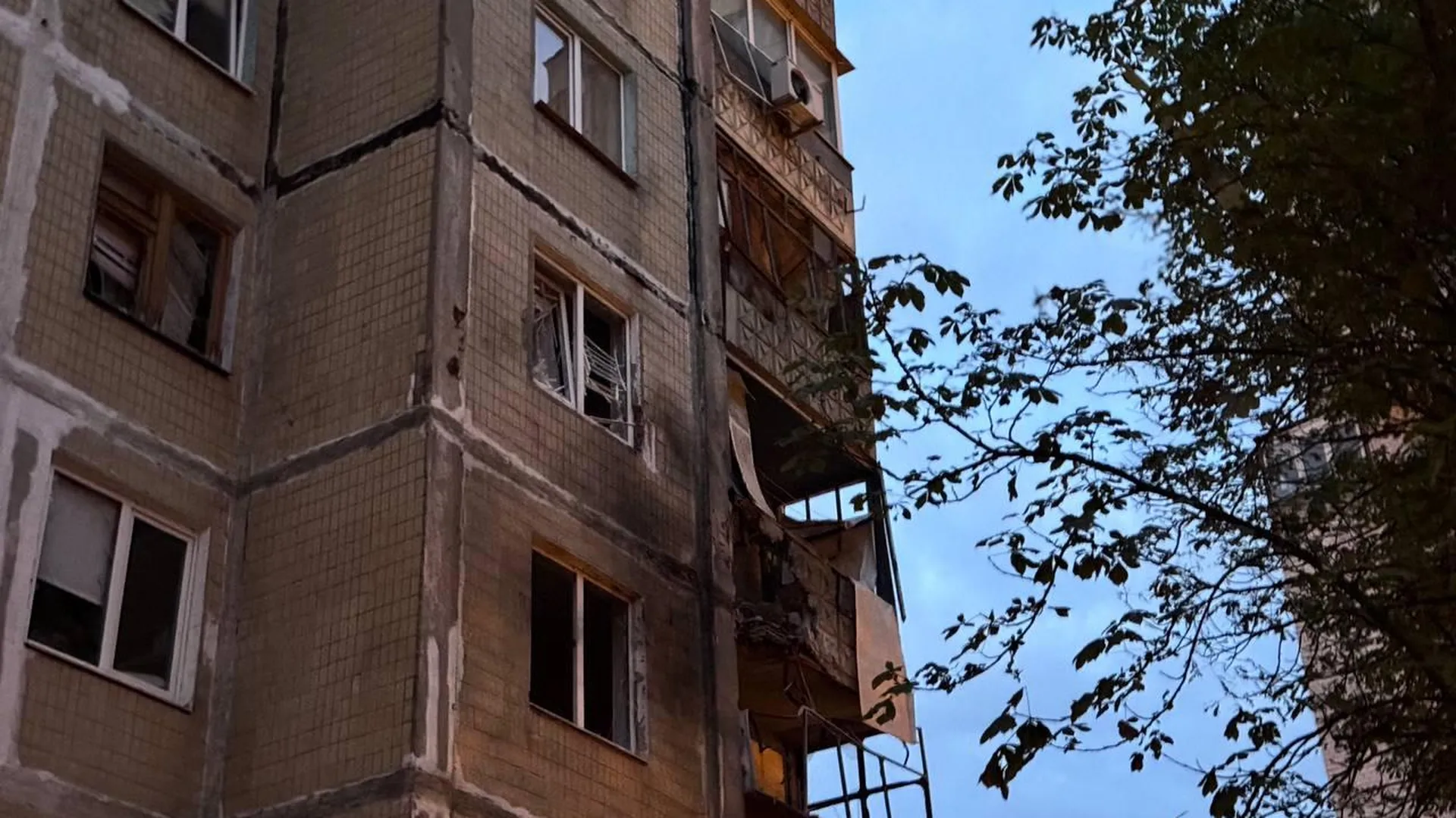 Гладков: 27 человек ранены в результате удара ВСУ по дому в Белгороде
