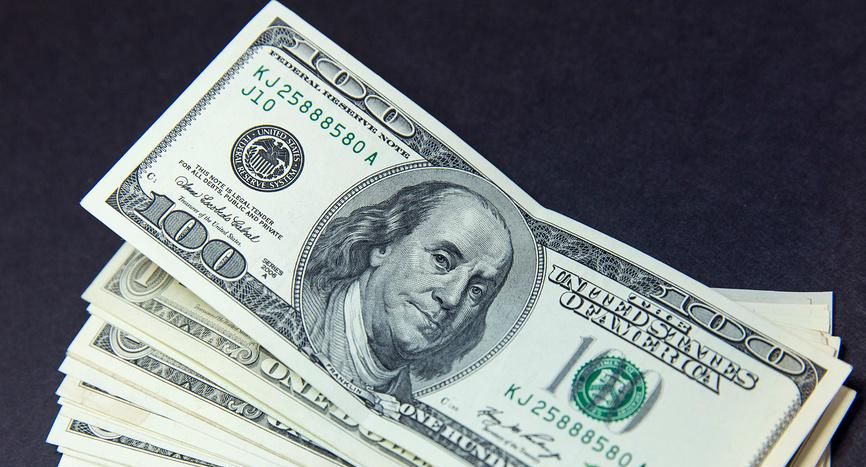 Эксперт Дотком посоветовал продавать доллары из-за огромного госдолга США