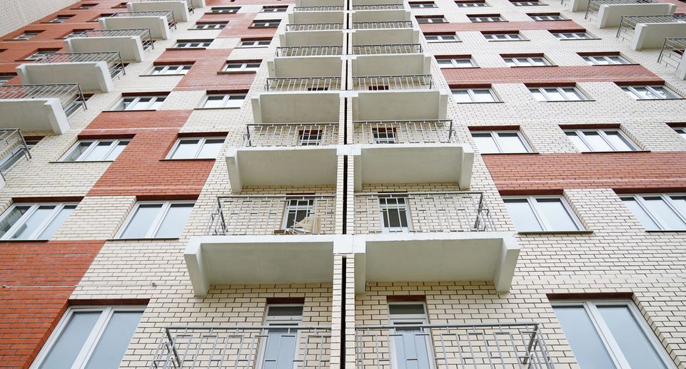 Стоимость первичного жилья в России стагнирует