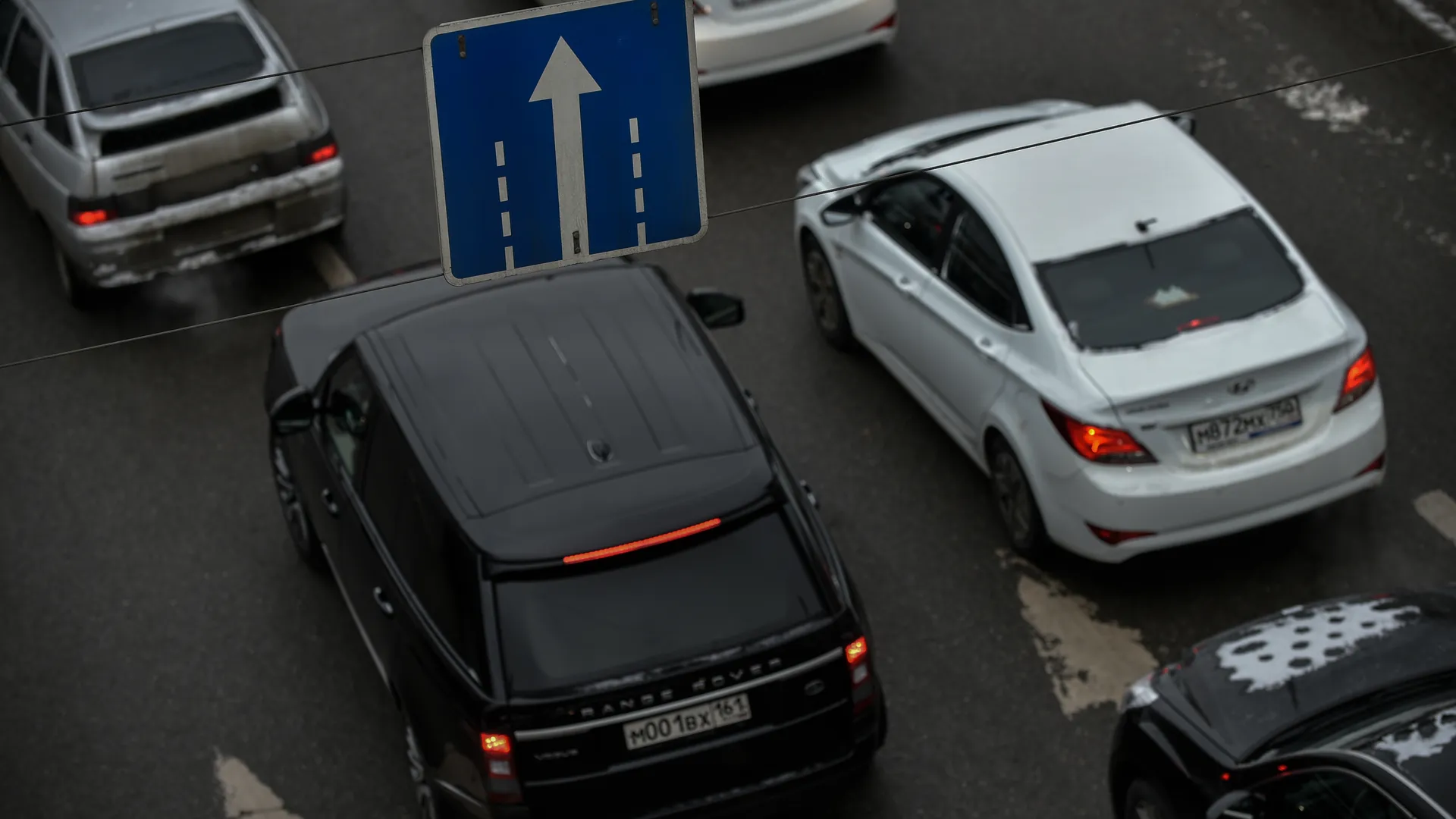 ДТП с фурами создало 5-километрую пробку на трассе в Ленобласти