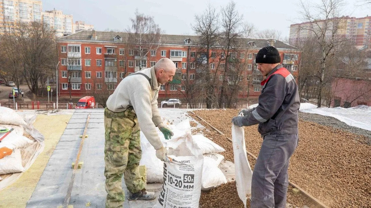 В школе № 20 Подольска начали менять кровлю и коммуникации