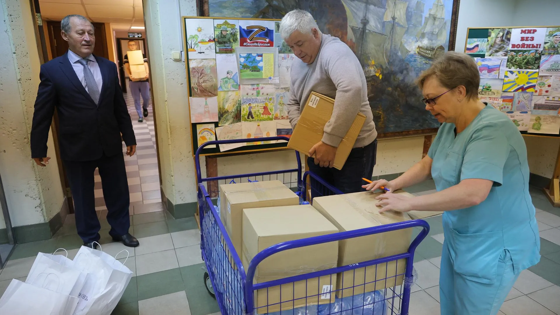 В Подмосковье провели эстафету добрых дел ко дню рождения Президента России