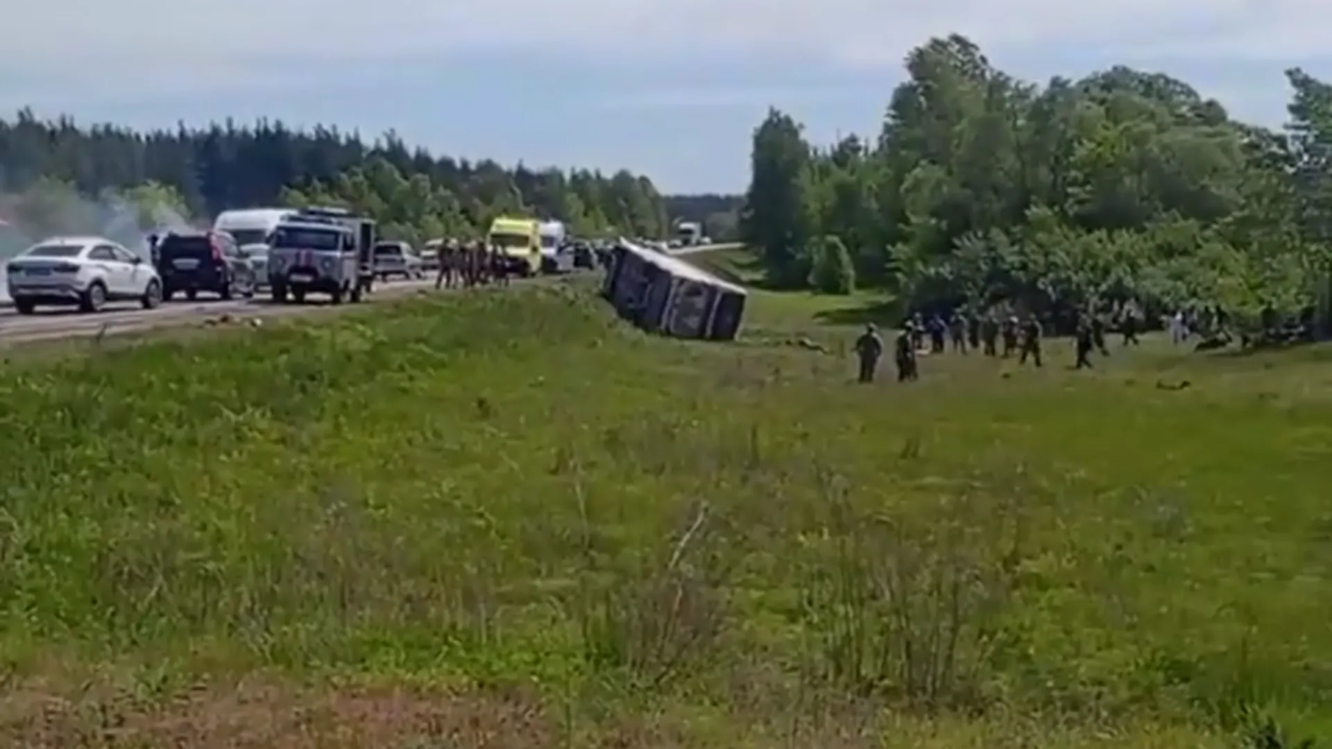 Человек погиб в столкновении автобуса с военнослужащими и машины под Воронежем