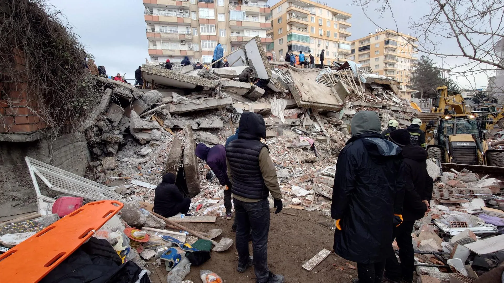 Силу землетрясений в Турции сравнили со взрывом 500 атомных бомб