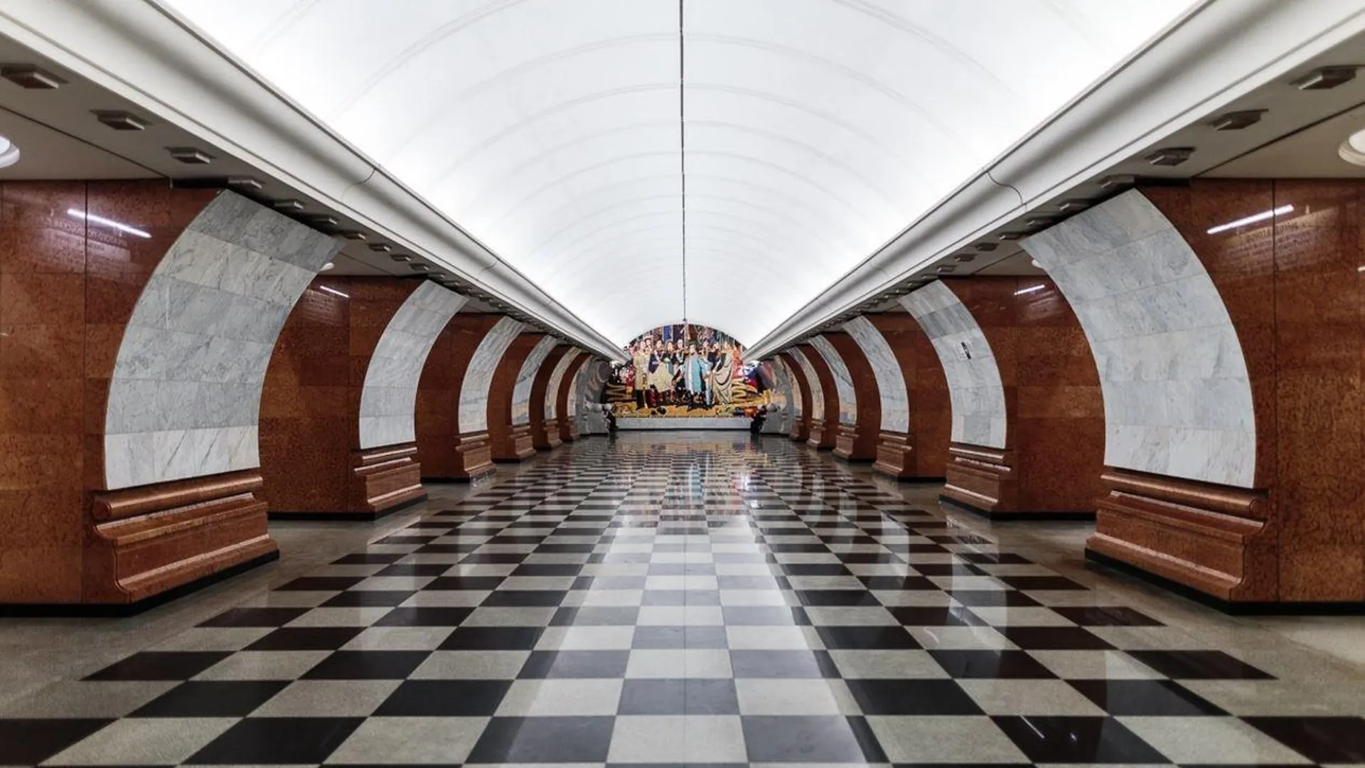 Загадки московского метро: куда ведут глухие лестницы и чего боятся обходчики путей
