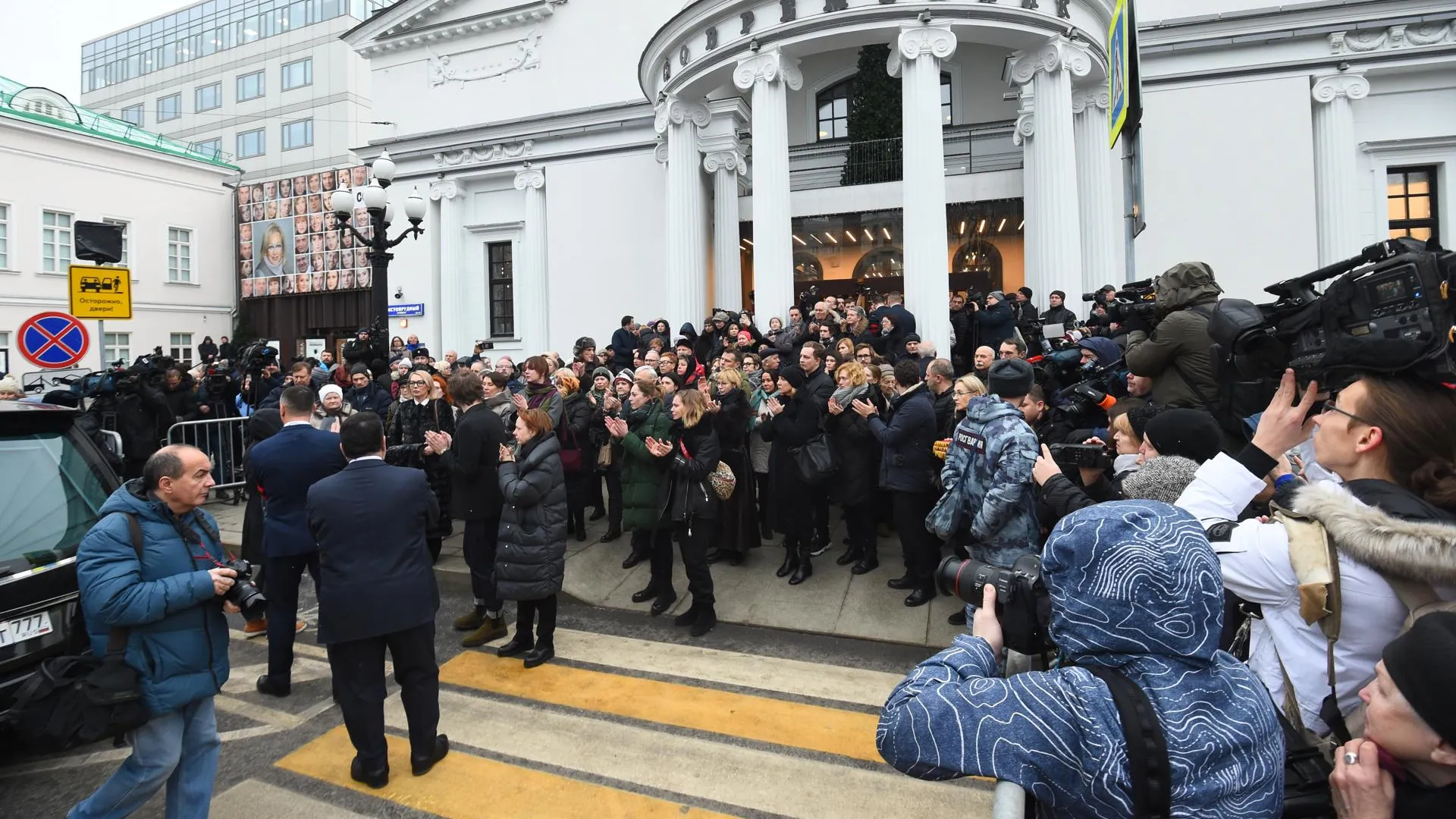 Галину Волчек проводили в последний путь продолжительными аплодисментами