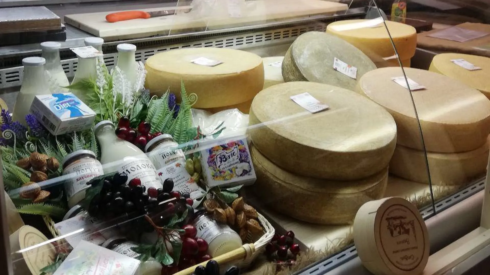 «Русский пармезан» представит крестьянский сыр с красной плесенью на столичном фестивале
