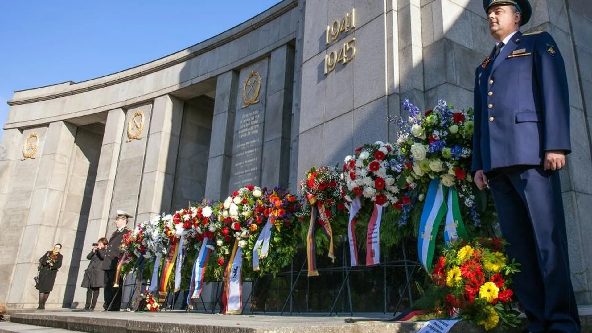 В Берлине запретили российскую символику на советских мемориалах 8 и 9 мая