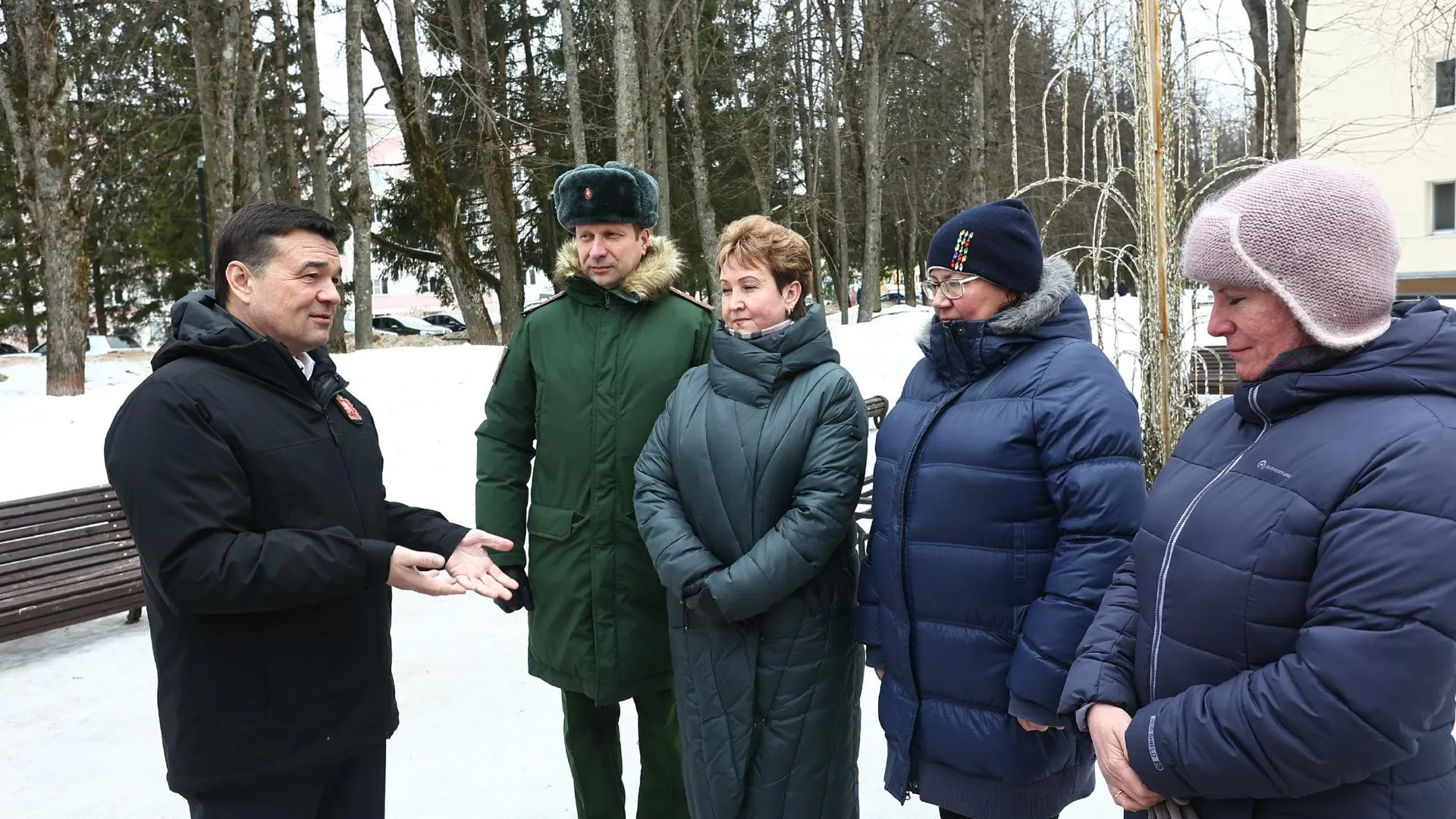Андрей Воробьев с жителями обсудил планы по капремонту домов в Восходе